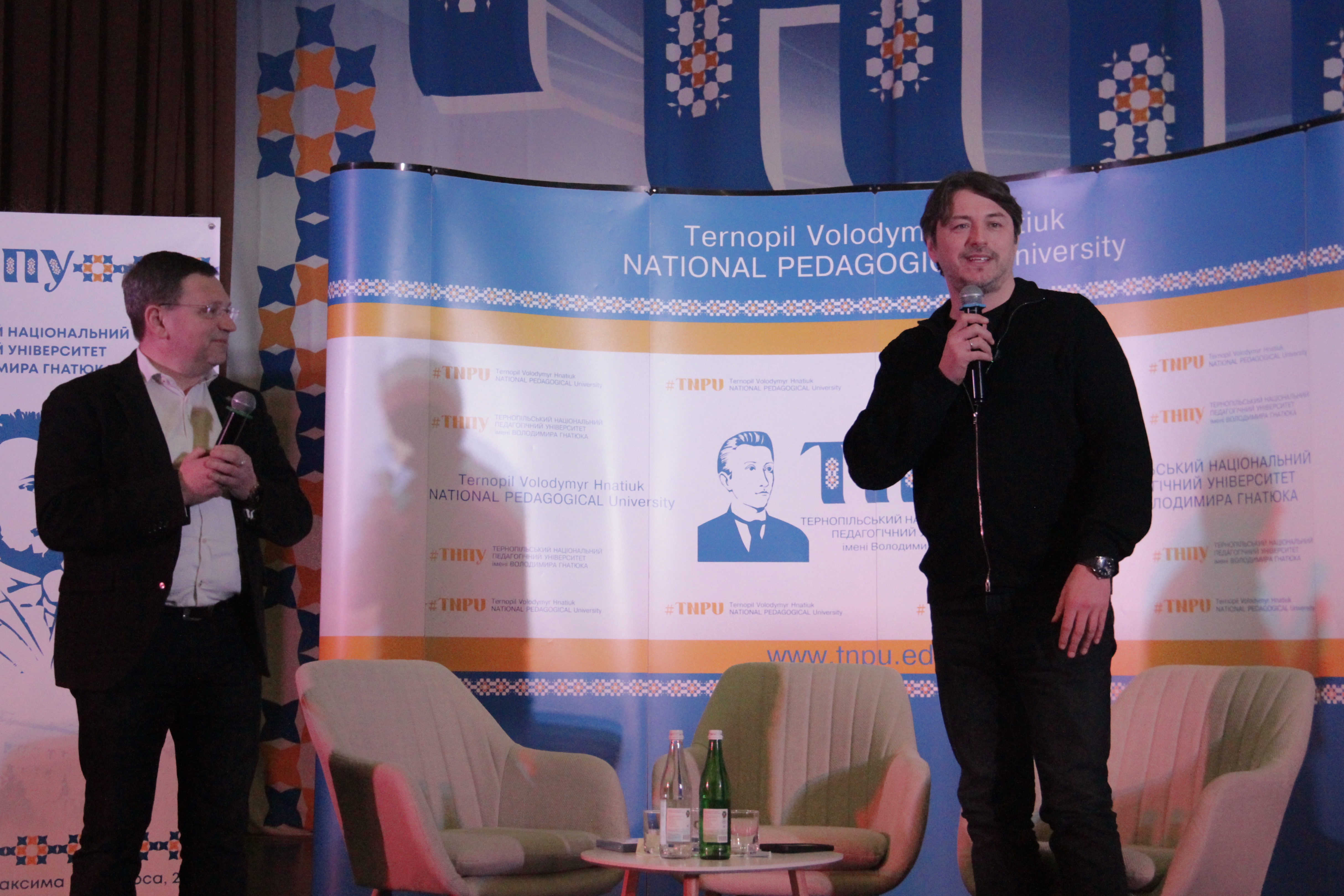 Kadr z pochatku vystupu Serhiia Prytuly